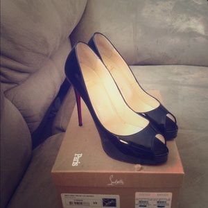 New Very prive!! Christian Louboutin!
