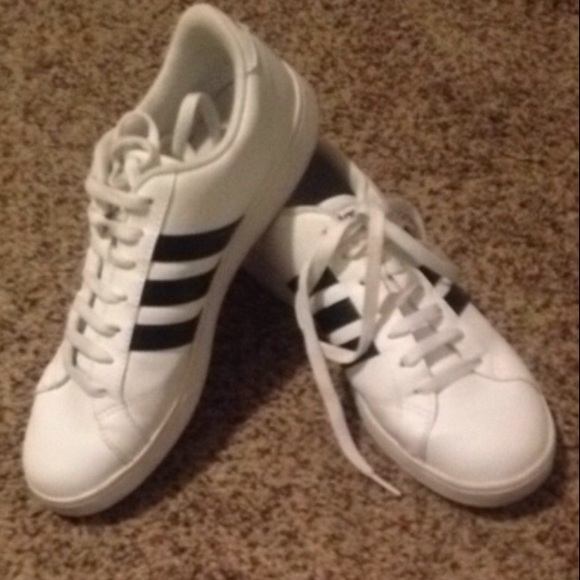 Adidas NEO baseline
