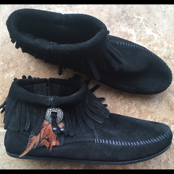 Minnetonka Concho Feather Boot
