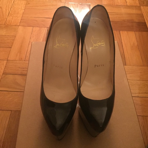 Christian louboutin pump
