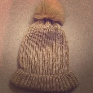 Zara Pom Pom hat