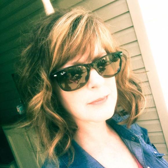 Meet your Posher, Lisa - Picture 1 of 1