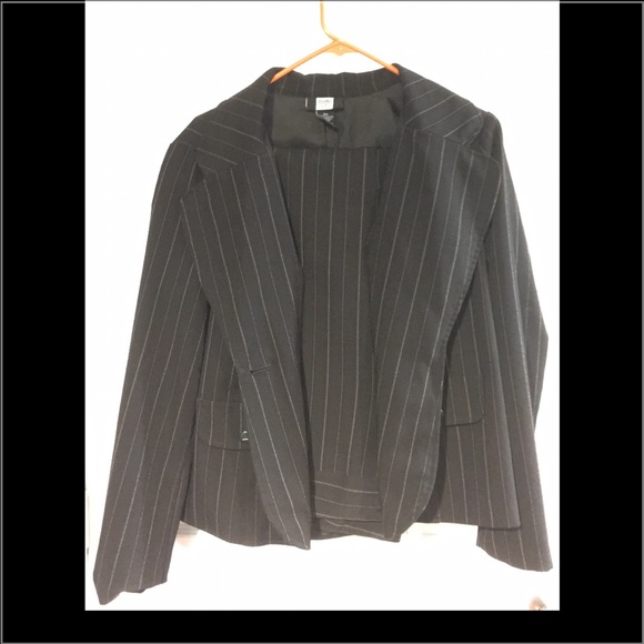 Pinstriped 2 piece business suit