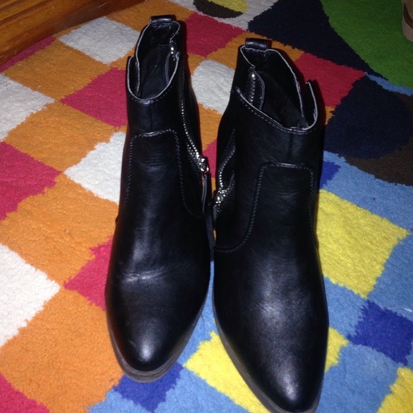 Wedged boots