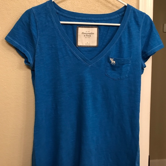 Abercrombie & Fitch V-Neck