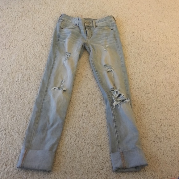 American Eagle Light Wash Distressed Jeans