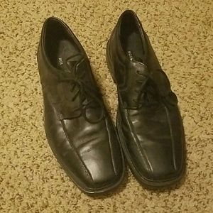 Men's dress shoes