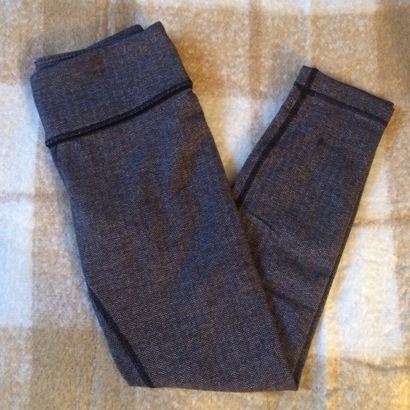 Lululemon High-Waisted Chevron Print Legging 4