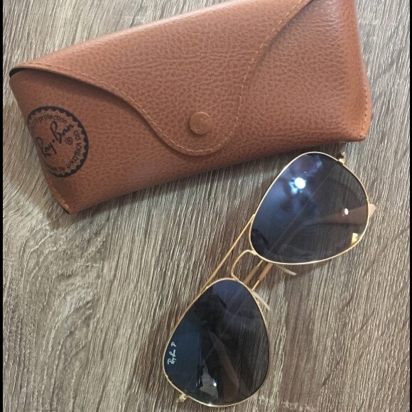 Polaroid blue aviator ray-ban.