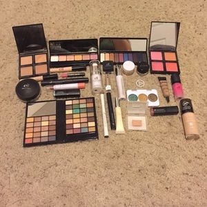 Great entry level makeup bundle!Gently used or new