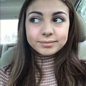 Meet your Posher, Rosangel