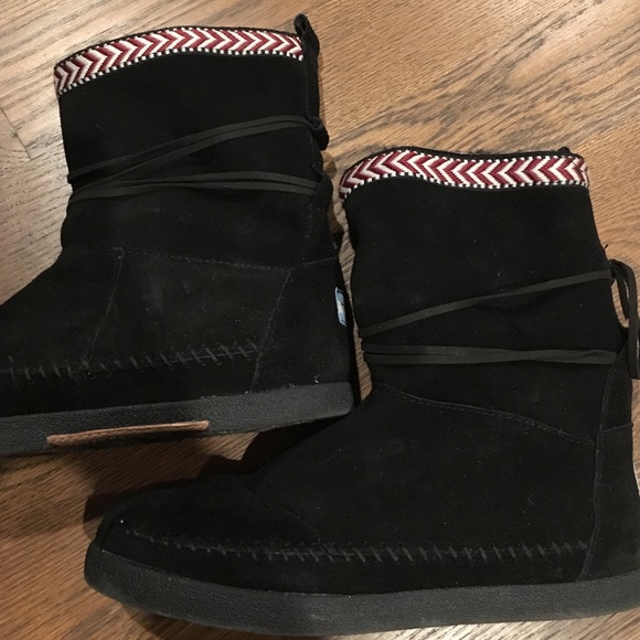 Black suede Nepal boot Toms