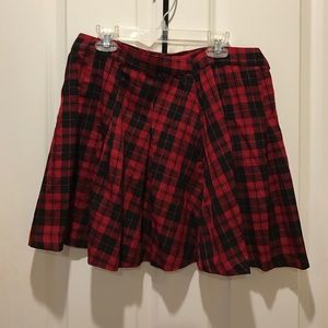 Adorable red pleated skirt