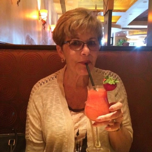 Meet your Posher, Lori - Picture 1 of 1