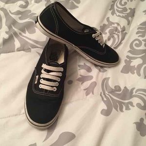 Black and White Vans Size 7 1/2
