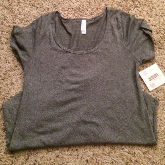 Lularoe small classic tee bnwt