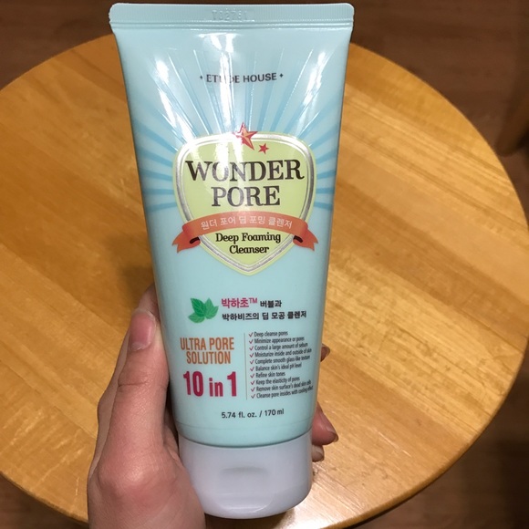 Etude house Wonder Pore  deep foaming cleanser