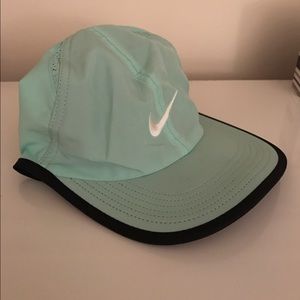 Nike Featherlight, Dri-fit hat