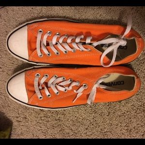 orange converse size 11 (women's) size 9 (men's)