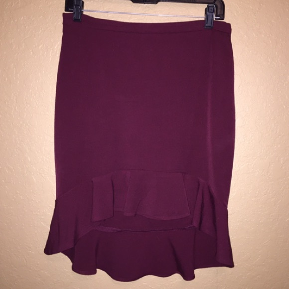 Forever 21 burgundy ruffled skirt 💃🏻