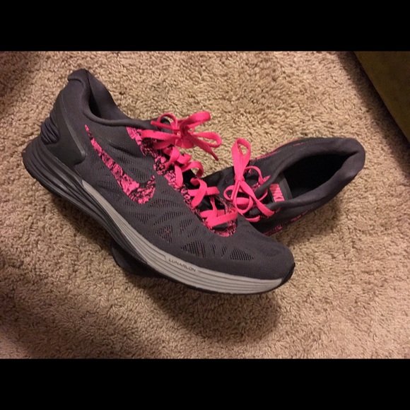 women's nike running shoes size 10