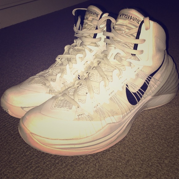Nike white hyperdunk basketball shoes. Size 9.5z