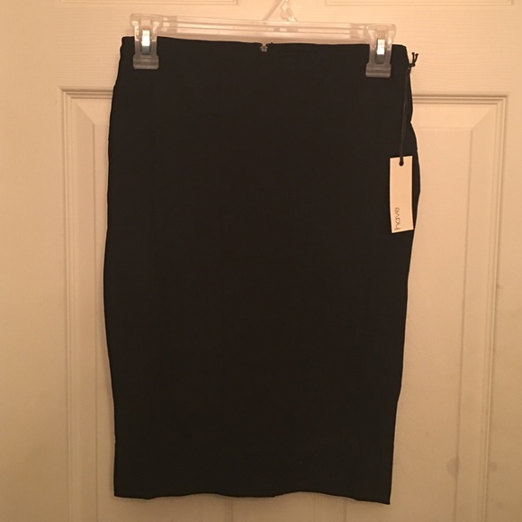 ✨Only 1 Left ✨Black Pencil Skirt - Picture 3 of 3