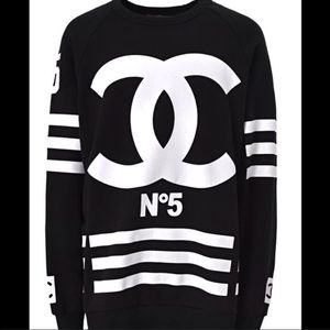 Trendy sweatshirt with Chanel logo