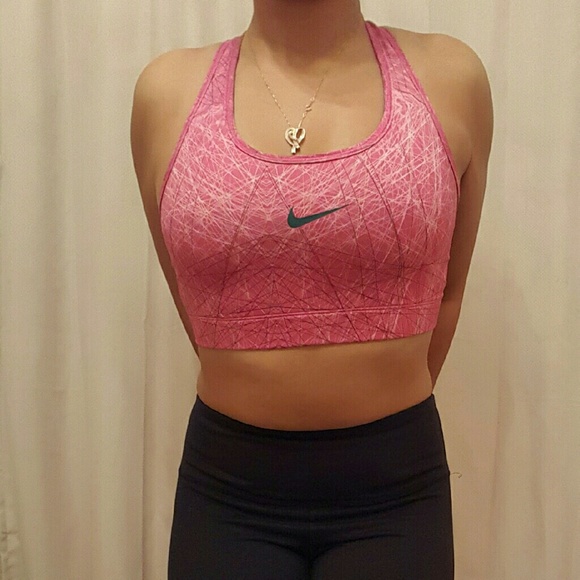 Nike sports bra discount shipping 1 hr
