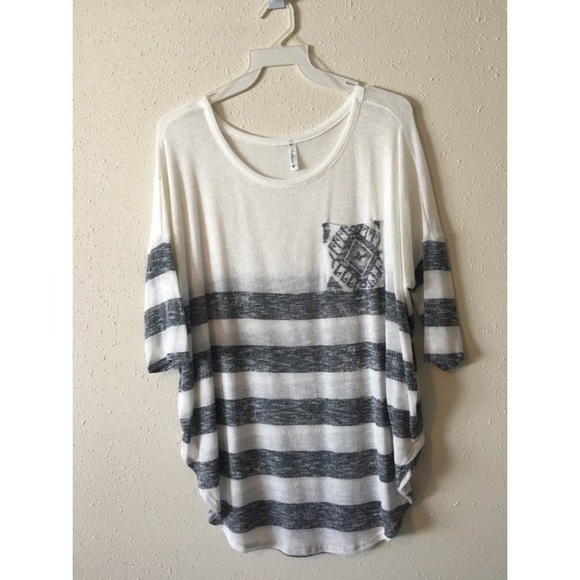 Striped knit pocket top! ❤️