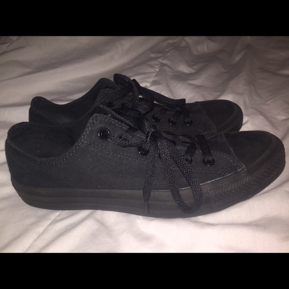Monochrome (All Black) Converse