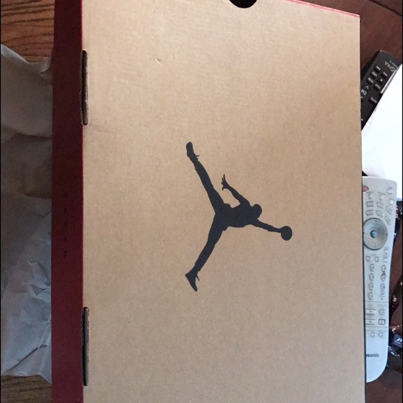 Jordan 12 - Picture 2 of 3
