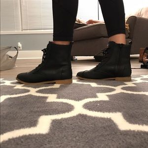 Black TOMS boots