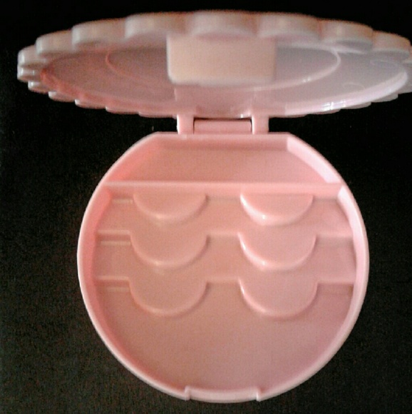 Eyelash Storage - Picture 2 of 2