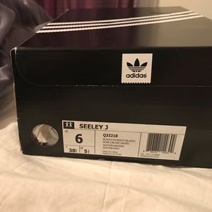 New Adidas Tennis Shoes (SEELEY~J)