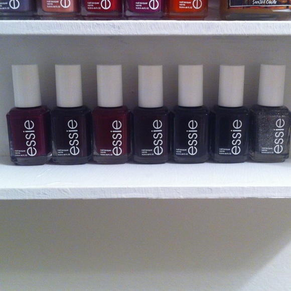 Lot of 7 Essie nail polishes 💜