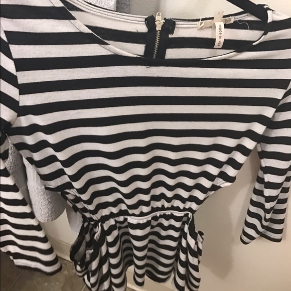 Cute Black & White shirt! - Picture 1 of 4