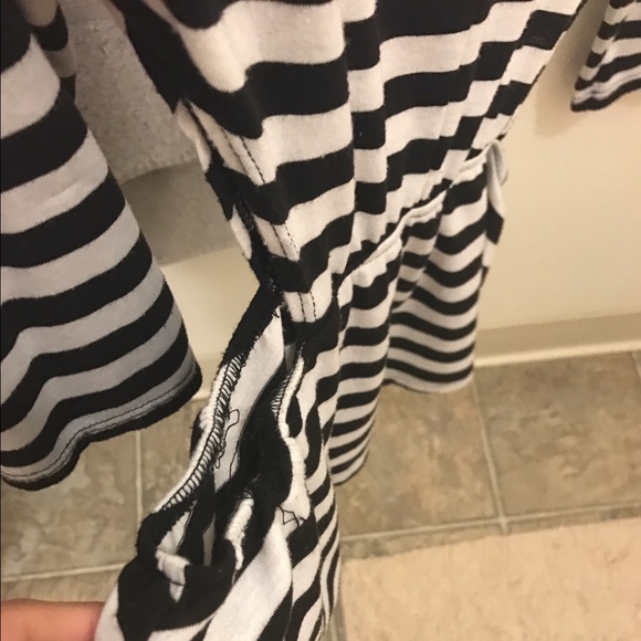 Cute Black & White shirt! - Picture 3 of 4