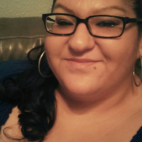 Meet your Posher, Caroline - Picture 1 of 1