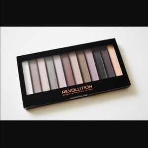 the nakeup revolution pallet in romantic smoked!