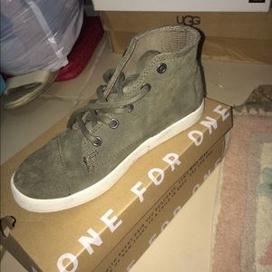 Toms olive green sneakers