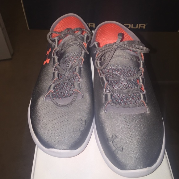 Women's studio shoes