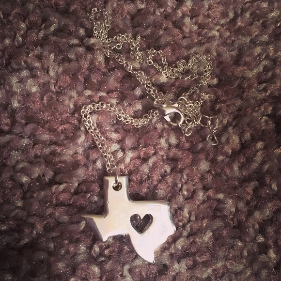 🆕 🎉HP🎉 Texas Heart Necklace - Picture 2 of 2