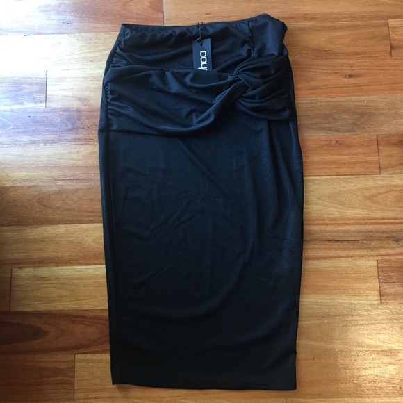 SOLD ✨BOOHOO SKIRT - Picture 2 of 2