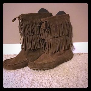 Minnetonka 2 Layer Fringe Boots