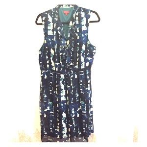 Ruffle neckline blue patterned dress