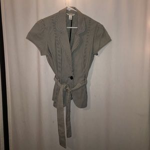 Black and white short sleeve blazer. Size 10.