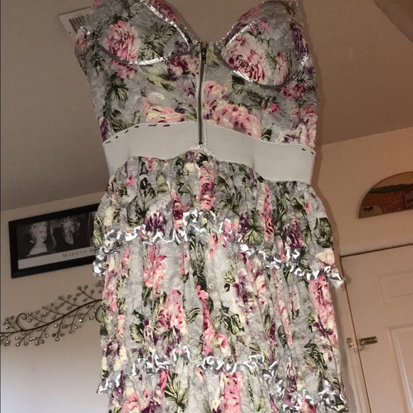 A pretty dress - Picture 1 of 1