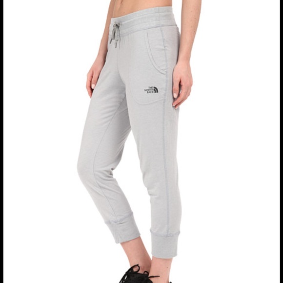 ❤️Brand new gray North Face capri joggers❤️