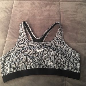 Nike dri-fit sports bra NWN